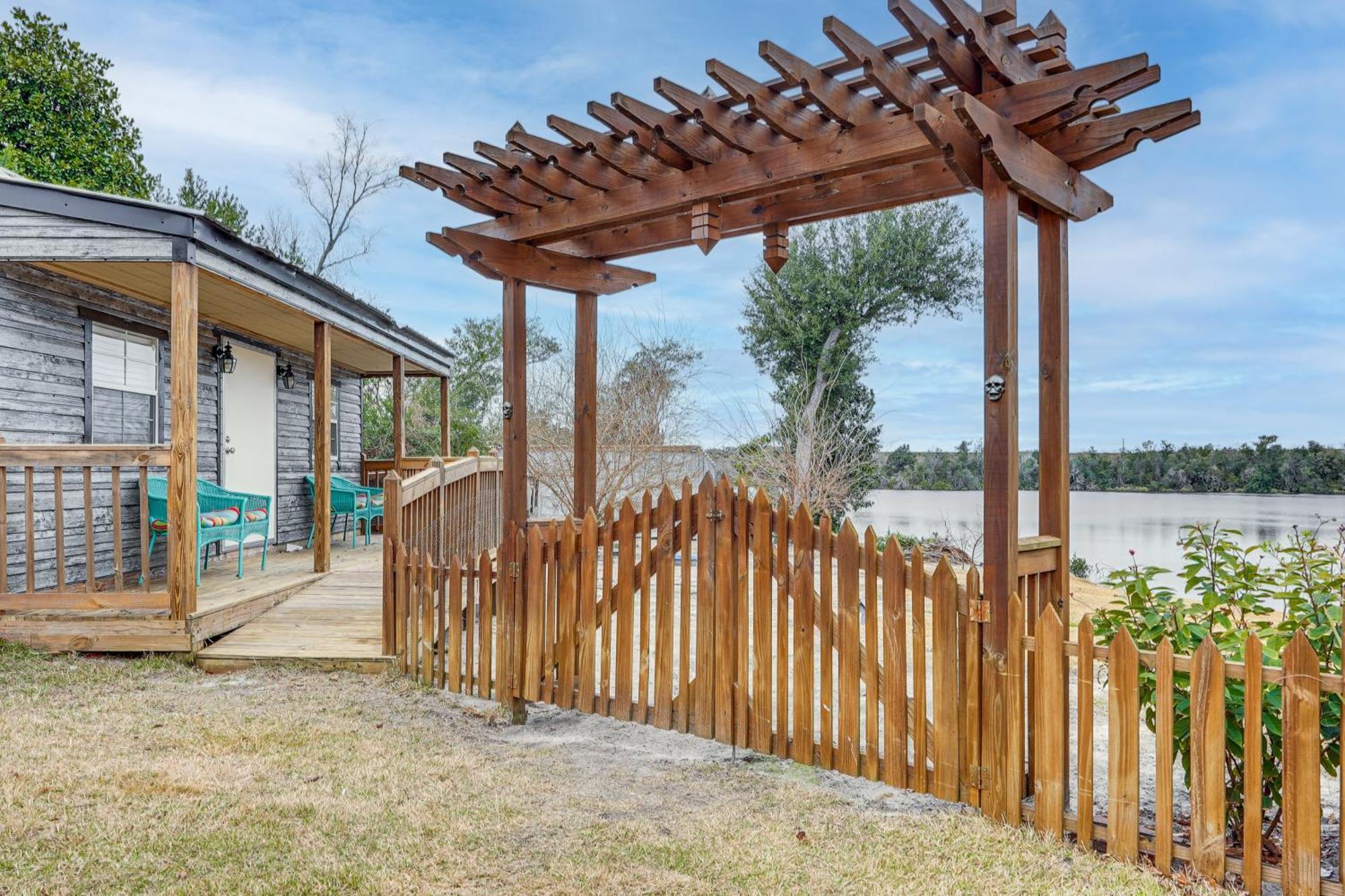 Lakefront Panama City Studio With Hot Tub Access Екстер'єр фото